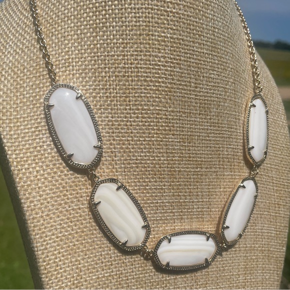 ✸Kendra Scott Valencia White Pearl Gold Tone Necklace - Picture 6 of 9